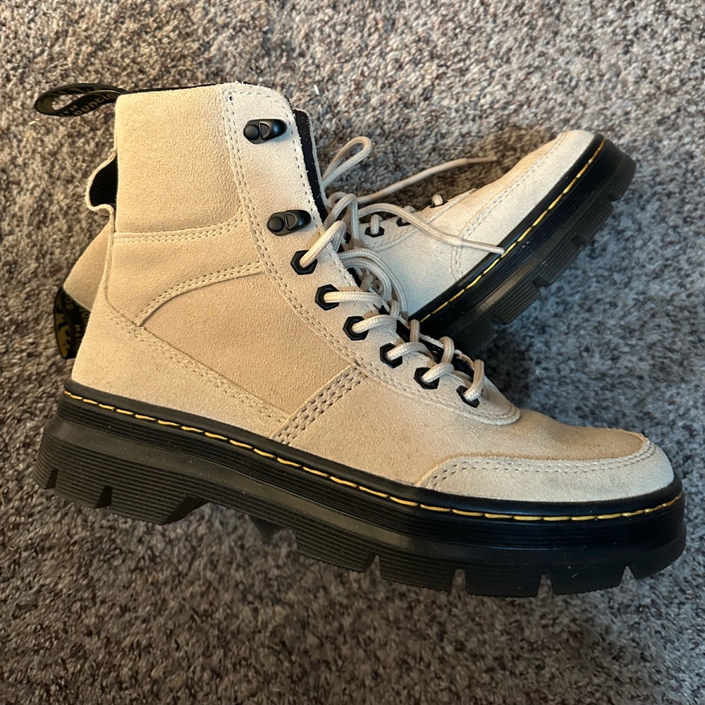Dr. Marten’s boot Women US9L/Euro 41